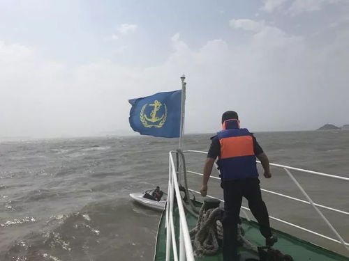 温州海事局中秋节成功救助海上失控快艇